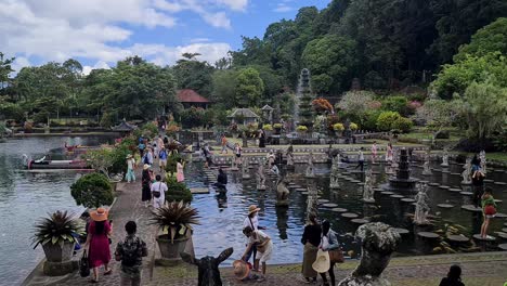Tirta-Gangga-Wasserpalastgärten,-Einzigartige-Touristenattraktion-Der-Insel-Bali,-Indonesien,-Panorama