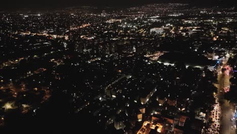 Luftaufnahme-Von-Mexiko-Stadt-Bei-Nacht,-Aufgenommen-Mit-Einer-Drohne