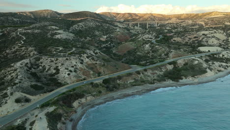 Autopista-B6-En-La-Costa-De-Paphos,-Chipre-En-Vista-Aérea