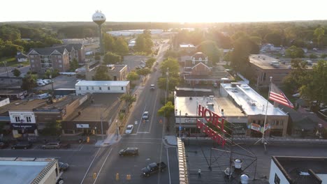 Golden-hour-view-in-Clare,-Michigan,-USA---small-rural-downtown