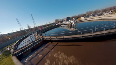 Antena-FPV-Sobre-La-Planta-De-Tratamiento-De-Aguas-Residuales-En-Aviñón,-Francia