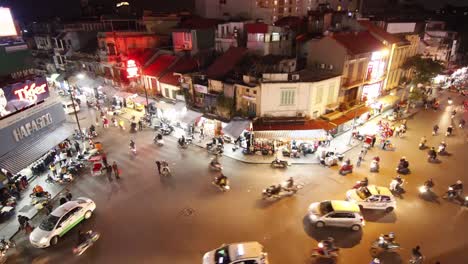 Zeitraffer-Einer-Belebten-Straße-In-Der-Nacht-In-Hanoi,-Vietnam