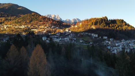 Vista-Aérea-De-La-Puesta-De-Sol-En-Un-Pueblo-Mágico-Cerca-De-Dolomita