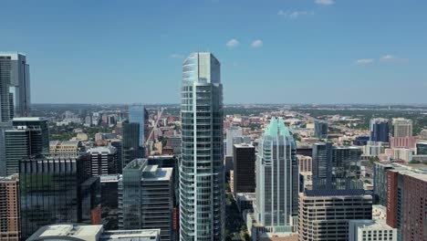 Ein-Markanter-Wohnturm-Der-Austonian-Ist-Das-Höchste-Wohngebäude-In-Austin