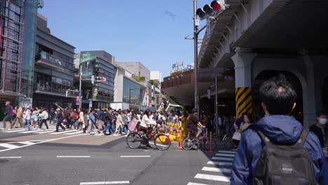 Calle-Japonesa,-Paso-De-Peatones,-Tokio,-Japon