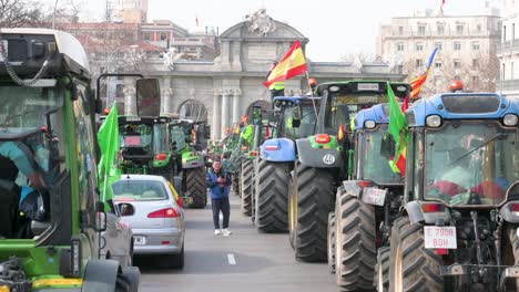 Hundreds-of-tractors-arrive-in-Madrid-during-the-demonstration-and-farmer-strike-to-protest-against-unfair-competition,-agricultural-and-government-policies