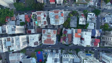Wohngebiet-Mit-Hochhaus-Wohngebiet-Des-Turms-In-Der-Stadt-Santo-Domingo,-Dominikanische-Republik
