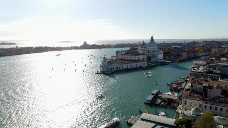 Grand-Canal-and-the-Basilica-di-Santa-Maria-della-Salute,-Venice-on-a-sunny-day