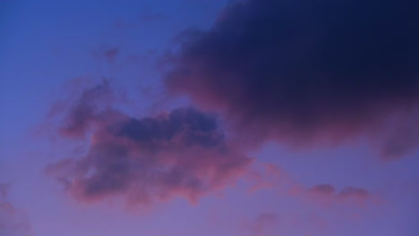 Timelapse-of-clouds-at-sunset