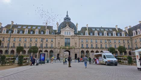 Fassade-Des-Handelspalastes-In-Rennes,-Stadt-Auf-Dem-Platz-Der-Republik-Oder-Place-De-La-République,-Frankreich