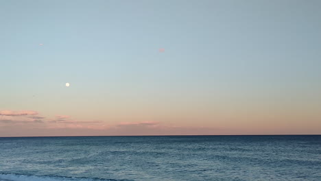 Vollmond-über-Dem-Mittelmeer-Nach-Sonnenuntergang