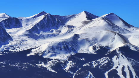 Winter-Dilemma-Gipfel-Fourteener-Breckenridge-Skigebiet-Wanderwege-Colorado-Luftdrohne-Boreas-Hoosier-Pass-Blauer-Fluss-Mt-Lincoln-Klarer-Blauer-Himmel-Morgen-Felsiger-Berg-Landschaft-Kreis-Rechts-Bewegung