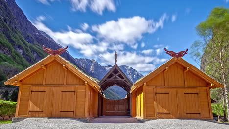 La-Entrada-Al-Valle-Vikingo-En-Un-Paisaje-De-Fiordos-Noruegos.