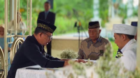 Procesión-Nupcial-En-Indonesia.-Solemnización-De-Un-Matrimonio