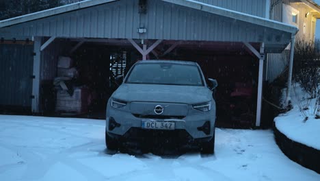 Volvo-C40-in-Winter-Snow,-Landvetter,-Sweden