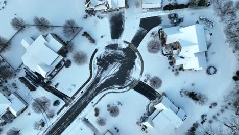 Bird's-eye-view-of-a-cul-de-sac-with-houses-and-snow-covered-trees-and-streets