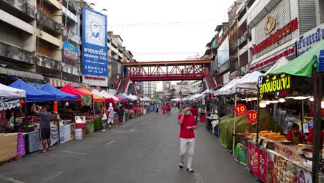 Warorot-Market-early-in-the-morning-with-few-people