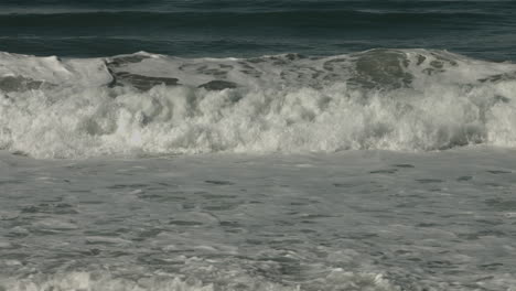 Ocean-waves-at-a-beach-in-California