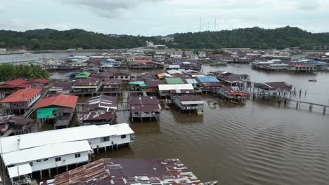 Luftaufnahmen-Von-Stelzenhäusern-Auf-Dem-Fluss-In-Den-Schwimmenden-Dörfern-Von-Kampong-Ayer-In-Bandar-Seri-Bagawan-In-Brunei-Darussalam