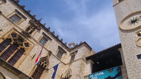 Torre-Del-Reloj-En-El-Casco-Antiguo-De-Dubrovnik-Croacia