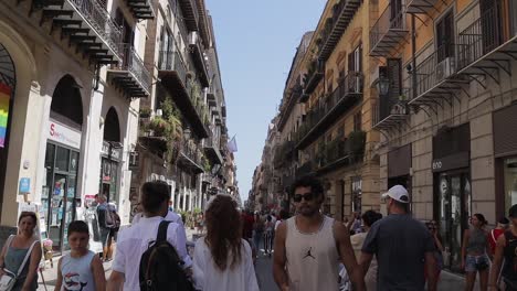 Gente-Caminando-En-La-Calle-Via-Vittorio-Emanuele-Italia--Palermo