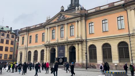 Gebäude-Der-Schwedischen-Akademie-Und-Des-Nobelpreismuseums-In-Stockholm,-Schweden