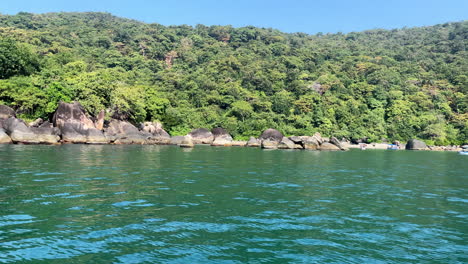 Hermosa-Vista-De-La-Playa-De-Luna-De-Miel-En-Un-Día-Soleado-Goa-India