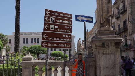 Man-talking-to-phone-in-the-street-of-Palermo-Cathedral