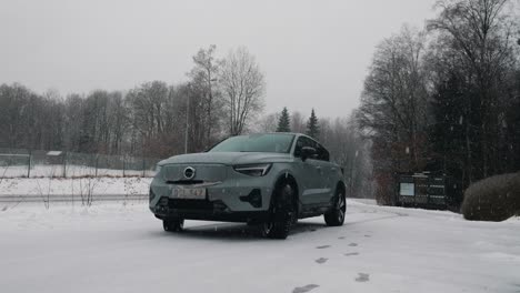 Volvo-C40-Im-Winterschnee,-Landvetter,-Schweden