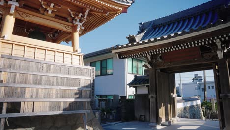 Establishing-Shot-of-Japanese-Temple,-Empty-on-Sunny-Day,-Bonchoji