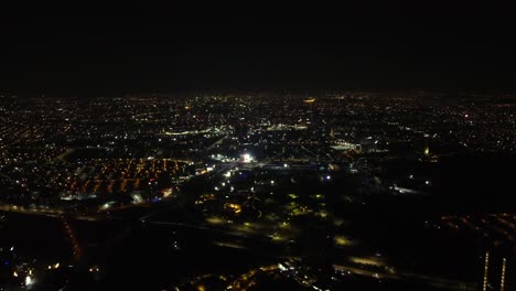Beleuchtung-Der-Stadtlandschaft-Der-Stadt-Puebla-In-Mexiko-Bei-Nacht