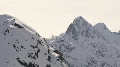 Schneebedeckte-Berge-In-Der-Schweiz