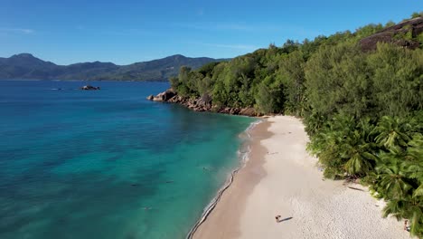 Si-Hay-Una-Playa-Perfecta-En-La-Tierra,-Esta-Es-Una-De-Ellas