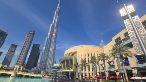 Burj-Khalifa-Und-See,-Innenstadt-Von-Dubai,-Vereinigte-Arabische-Emirate