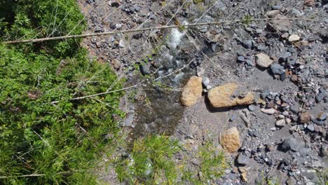 Tilt-shot-over-the-Rio-Negro-in-a-rocky-area-in-Laguna-de-Fuquene---Risaralda,-Colombia