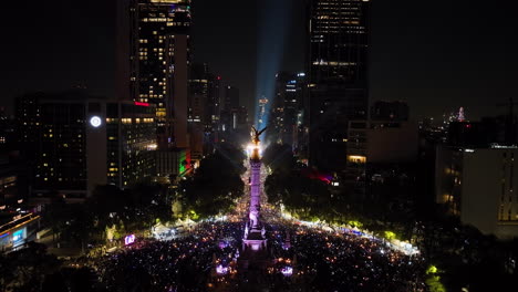 New-years-light-show-at-the-Monumento-a-la-Independencia,-night-in-Mexico-city