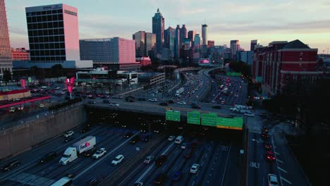 Goldene-Stunde-In-Der-Innenstadt-Von-Atlanta:-Die-Skyline-Der-Stadt-Im-Sonnenuntergang