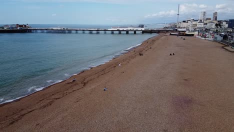 Sunny-morning-on-Brighton-beach,-UK