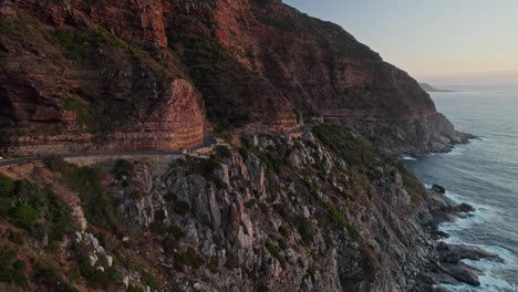 Paisaje-De-Chapman&#39;s-Peak-Drive-En-Ciudad-Del-Cabo,-Sudáfrica---Toma-Aérea-Con-Drones