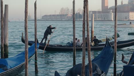 Gondolier-navigates-Venice's-waters-at-dusk
