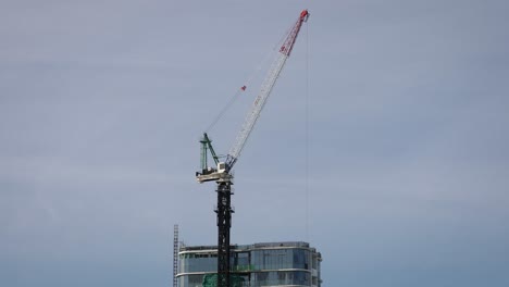 Nahaufnahme-Des-Mcnab-Krans-Auf-Der-Baustelle,-Gold-Coast,-Australien