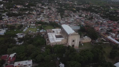 La-Iglesia-De-San-Juan-Bautista-Se-Encuentra-En-Medio-De-Tlayacapan,-Un-Pueblo-Mágico-En-México.