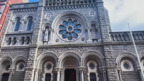 Una-Mirada-En-4k-Al-Asombroso-Diseño-De-La-Iglesia-De-Santa-Teresa-En-Clarendon,-Dublín,-Irlanda