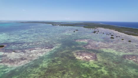 Aerial-Reef-barrier-in-Caribbean-sea-Los-Roques,-pan-right-stunning-landscape