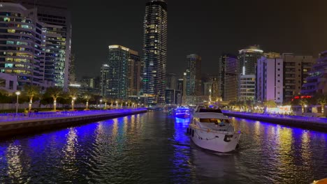 Tourist-boat,-sightseeing-boat-sailing-on-Dubai-Marina