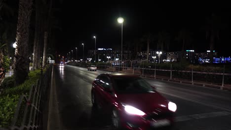 Tráfico-Nocturno-De-Verano-En-La-Carretera-Costera-De-Alicante,-España