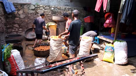 People-working-cleaning-local-farmers-produce-in-Taibesi-fruit-and-vegetable-market-in-the-capital-city-of-East-Timor,-Southeast-Asia