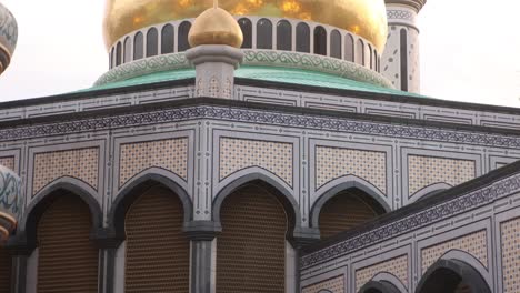 Leuchtende,-Ikonische-Goldene-Kuppel-Der-Jame&#39;-Asr-Hassanil-Bolkiah-Moschee-In-Bandar-Seri-Bagawan-In-Brunei-Darussalam