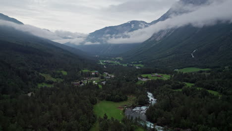 Aerial-view,-panning-slowly-across-a-Norwegian-valley-near-Gudbrandsjuvet
