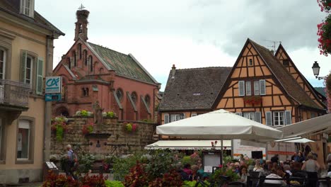 Die-Chapelle-Saint-Léon-Wurde-Im-Neoromanischen-Stil-In-Der-Stadt-Eguishem-Errichtet